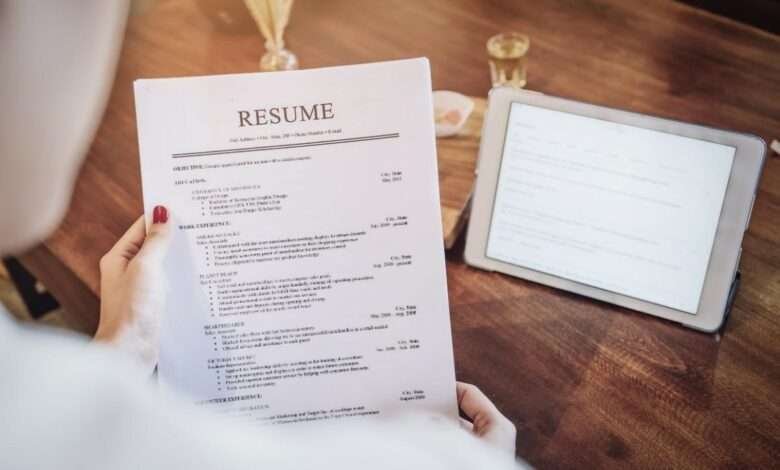 A student’s first job: how to write a resume?