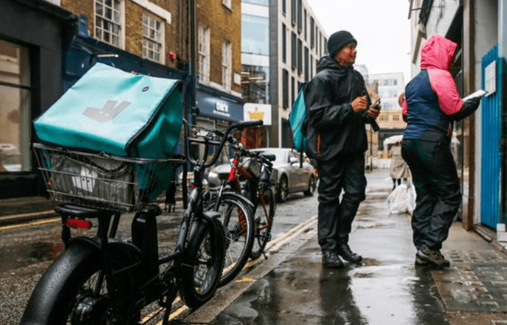 Deliveroo Ventures into the Restaurant Industry: Plans to Open Own Eatery